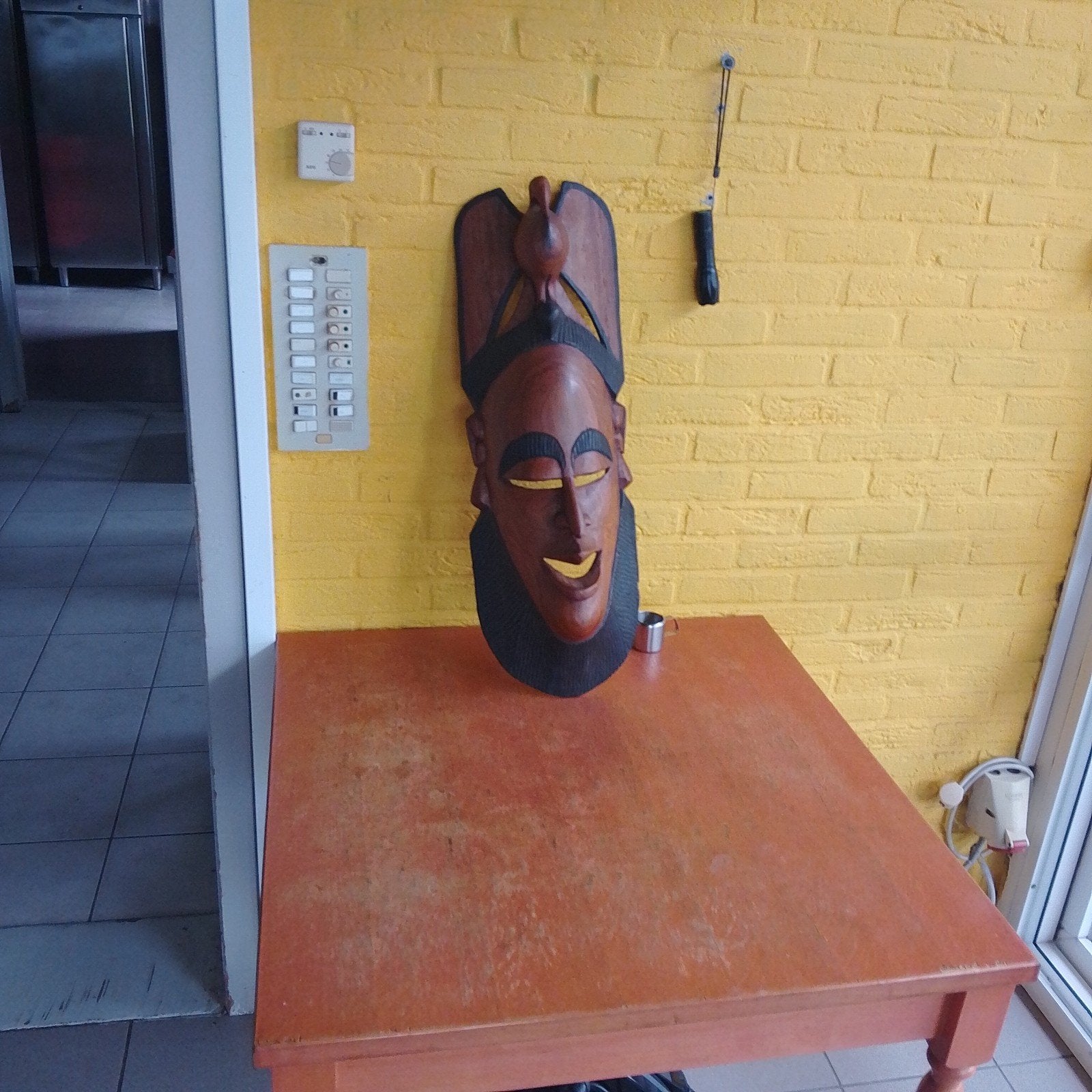 Afrikaans masker, Ophalen