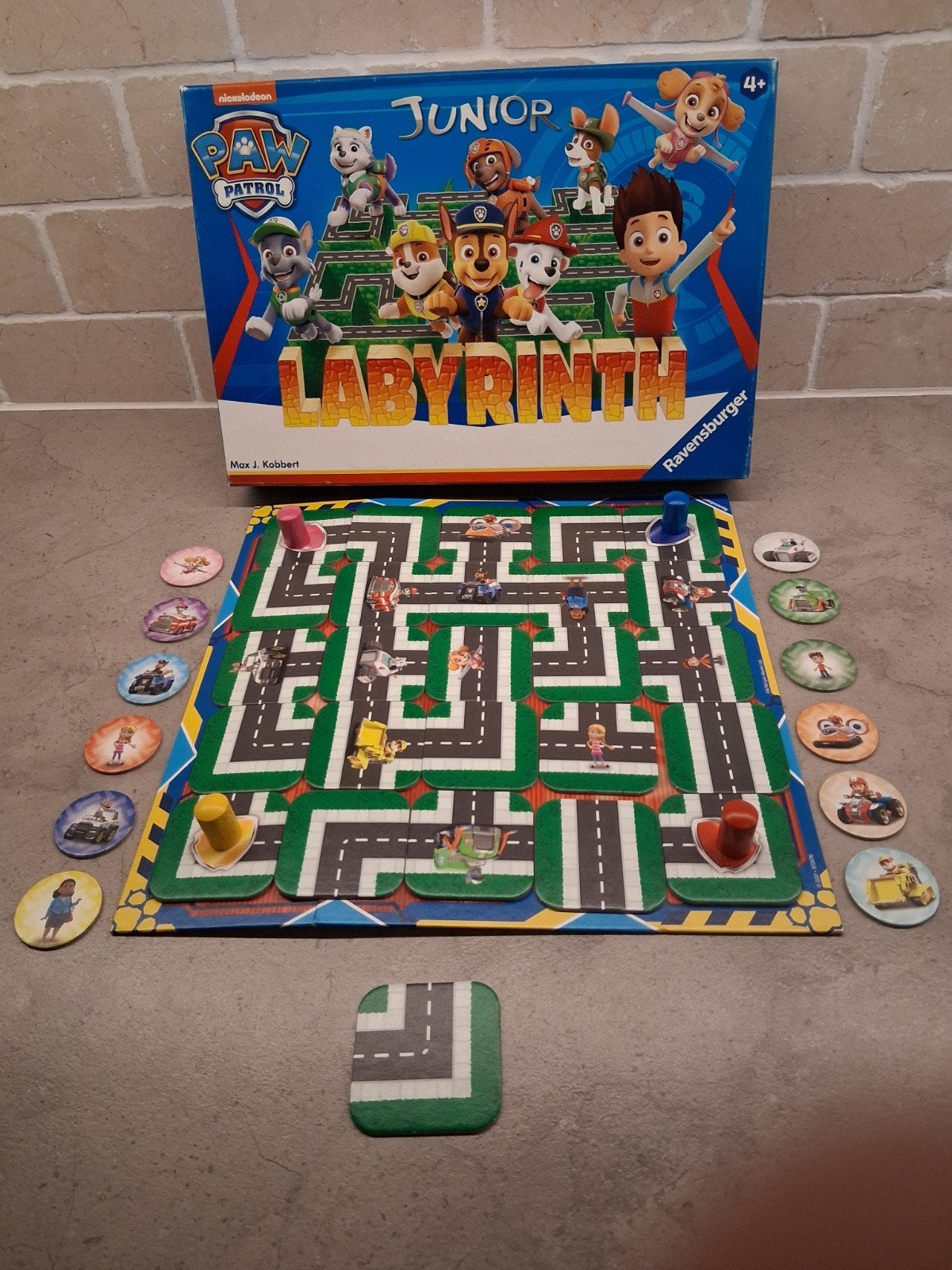 labyrinthe junior, Enlèvement