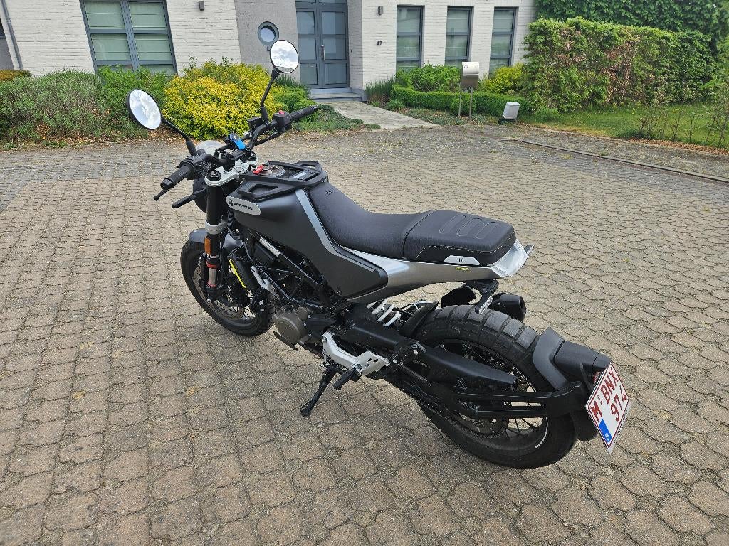 ️ Husqvarna Svartpilen 125 — 2021 — Bijna nieuwstaat, Motoren, LED Verlichting, Occasion, Particulier, 125 cc