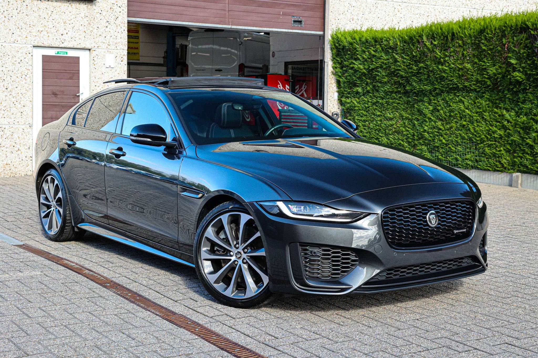 Jaguar XE R-DESIGN+BLACK-PACK*AUTOMAAT*PANORAMISH-DAK*SOUND-, Autos, Jaguar, Achat, Noir, Automatique, XE