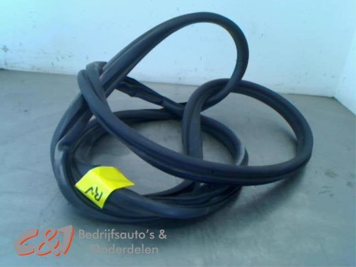 Joint caoutchouc portière 2portes droite d'un Fiat Doblo, -, 3 mois de garantie, Utilisé, Fiat