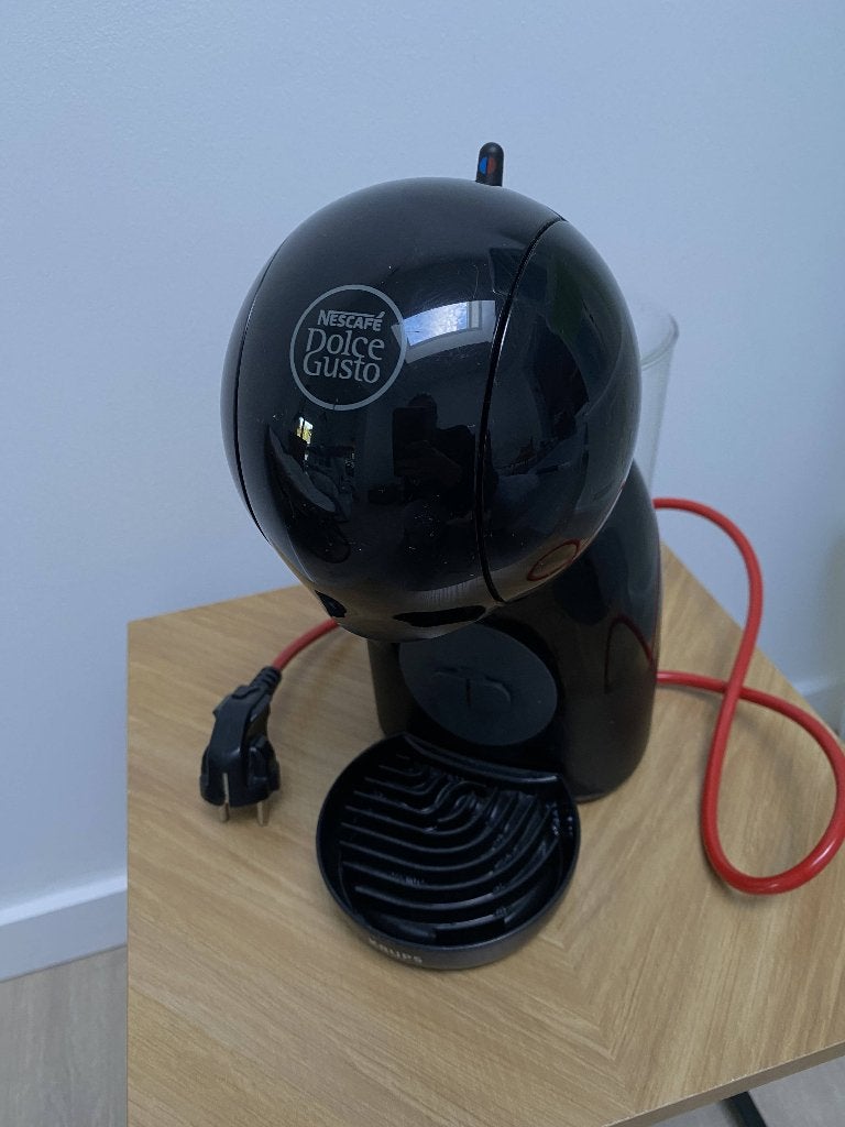 Dolce Gusto Krups, Réservoir d'eau amovible, Comme neuf, Dosettes et capsules de café, 2 à 4 tasses
