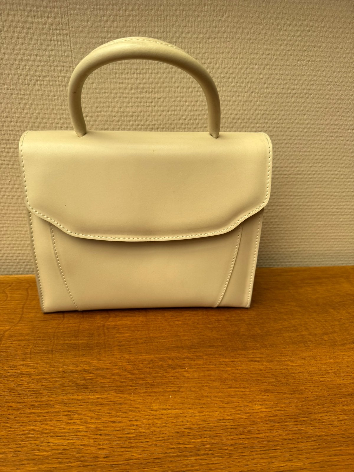 Handtas 23 l x 20 d x 19 cm h, Handtassen en Accessoires, Tassen | Damestassen, Ophalen, Zo goed als nieuw, Handtas