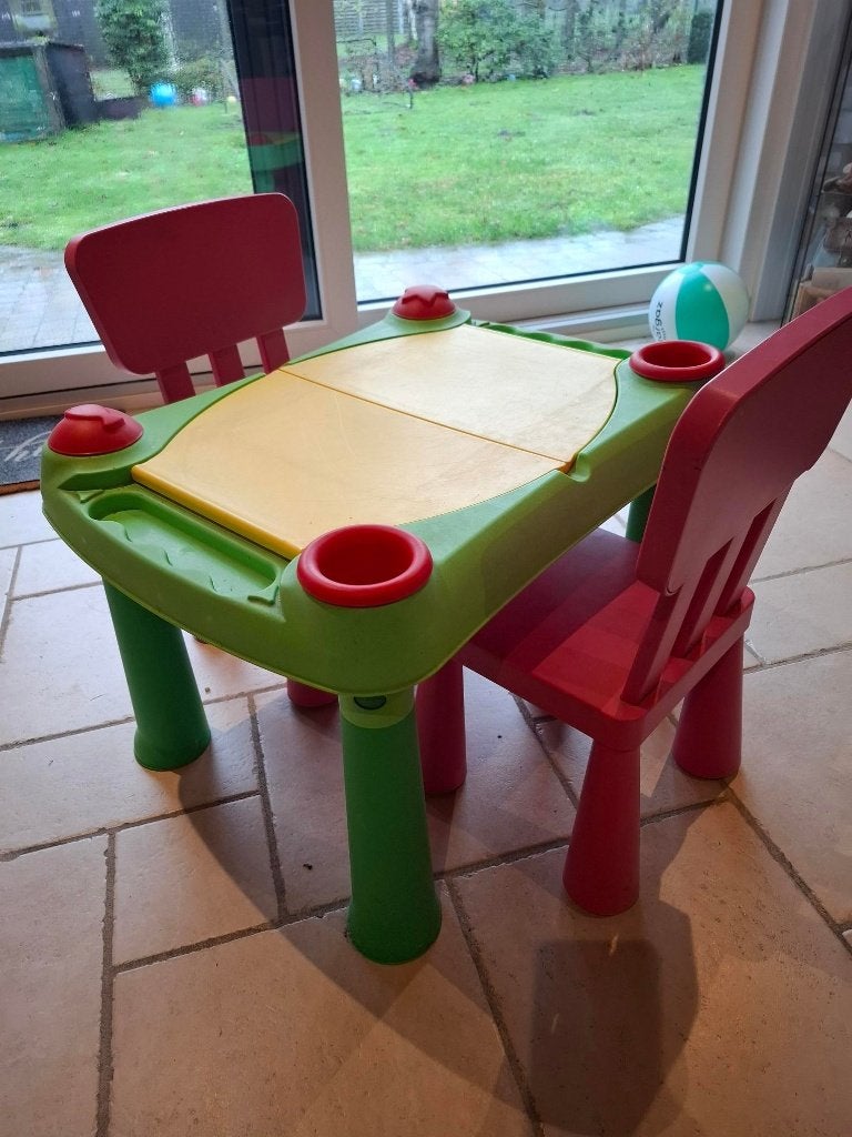 buiten speeltafel met 2 stoeltjes, Ophalen, Zo goed als nieuw