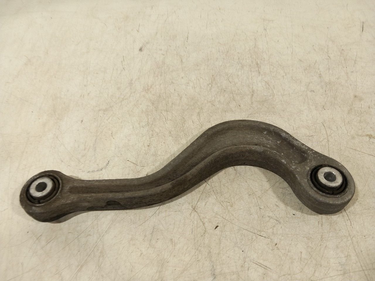 Draagarm links achter Porsche Panamera, Onderdelen@venauto.nl, Van der Ven Autorecycling B.V., Gebruikt, Ettenseweg 76, 4706 PB Roosendaal, The Netherlands
