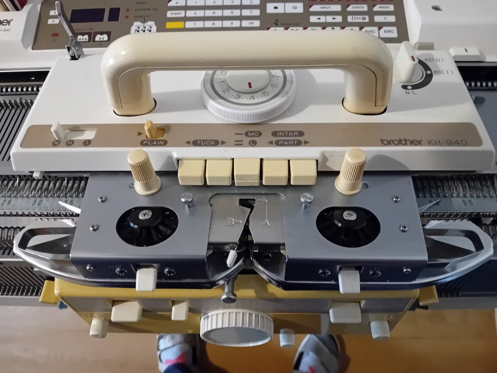 Breimachine Brother KH 940, Ophalen