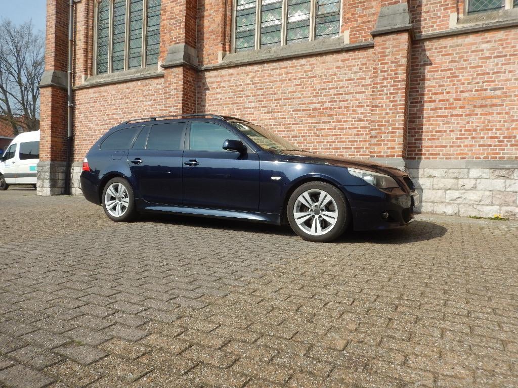 BMW 545 touring – V8 automaat – Lichte vracht, Autos, Cuir, Beige, Barres de toit, 5 portes