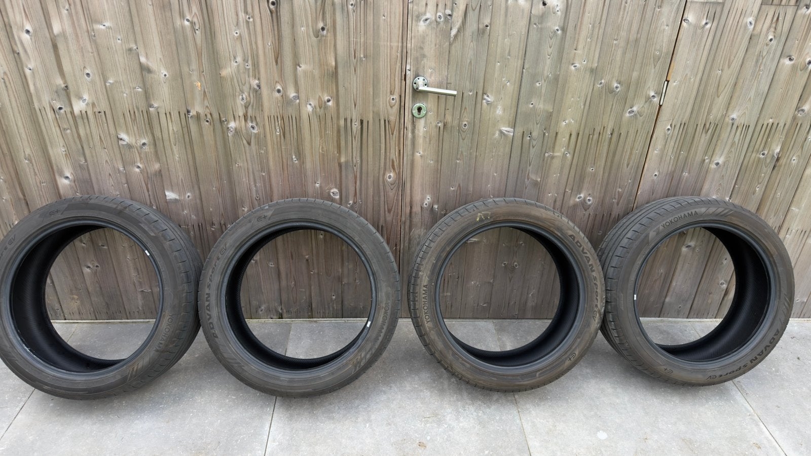 Yokohama ADVAN Sport EV zomerbanden – 245/45 R20, Auto-onderdelen, Ophalen, 245 mm, Nieuw, Band(en)
