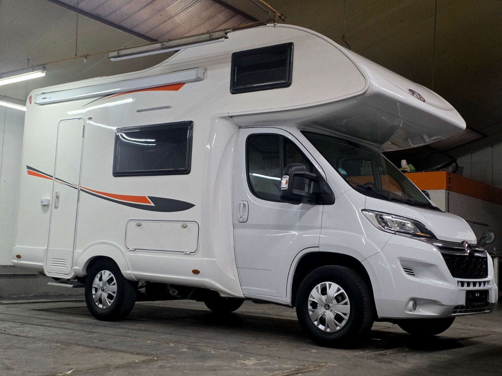 PLA Rapido ‼️Euro6 - 2017 ‼️68.000km‼️Prêt à immatriculé‼️, Boîte manuelle, Jusqu'à 6, Douche, Diesel