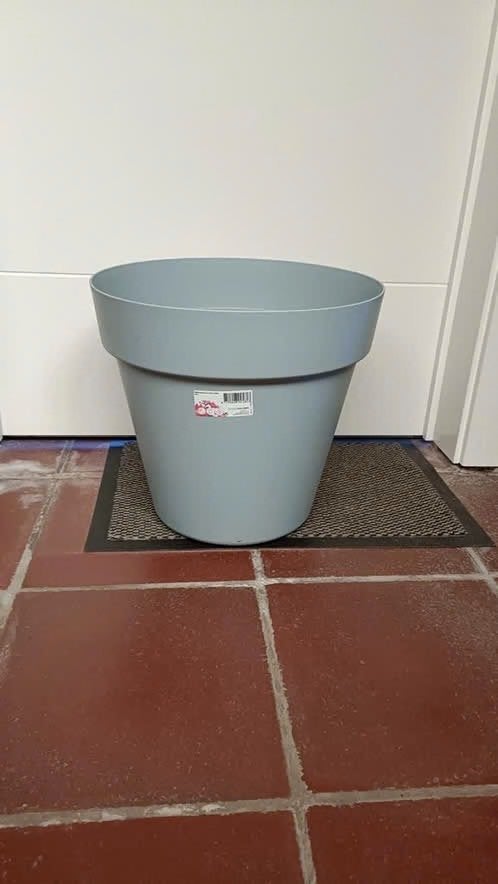 Grote grijze kunststof bloempot, Kunststof, Gebruikt, Rond, Minder dan 40 cm