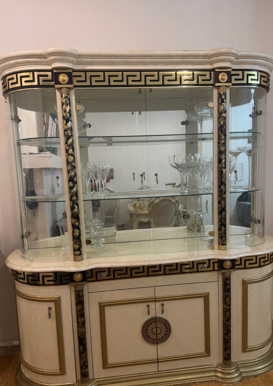 Luxe Versace Design Vitrinekast + Tafel – Complete Set  €500, Ophalen, Gebruikt, Grieks, Met lade(s)