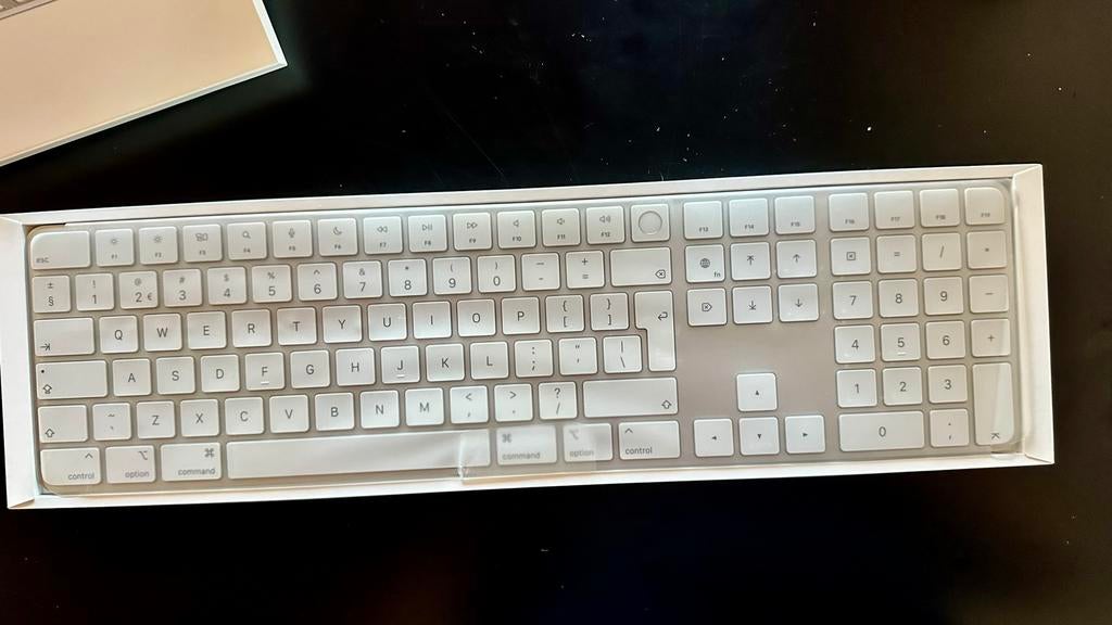Apple Magic keyboard, Computers en Software, Ophalen, Qwerty, Zo goed als nieuw