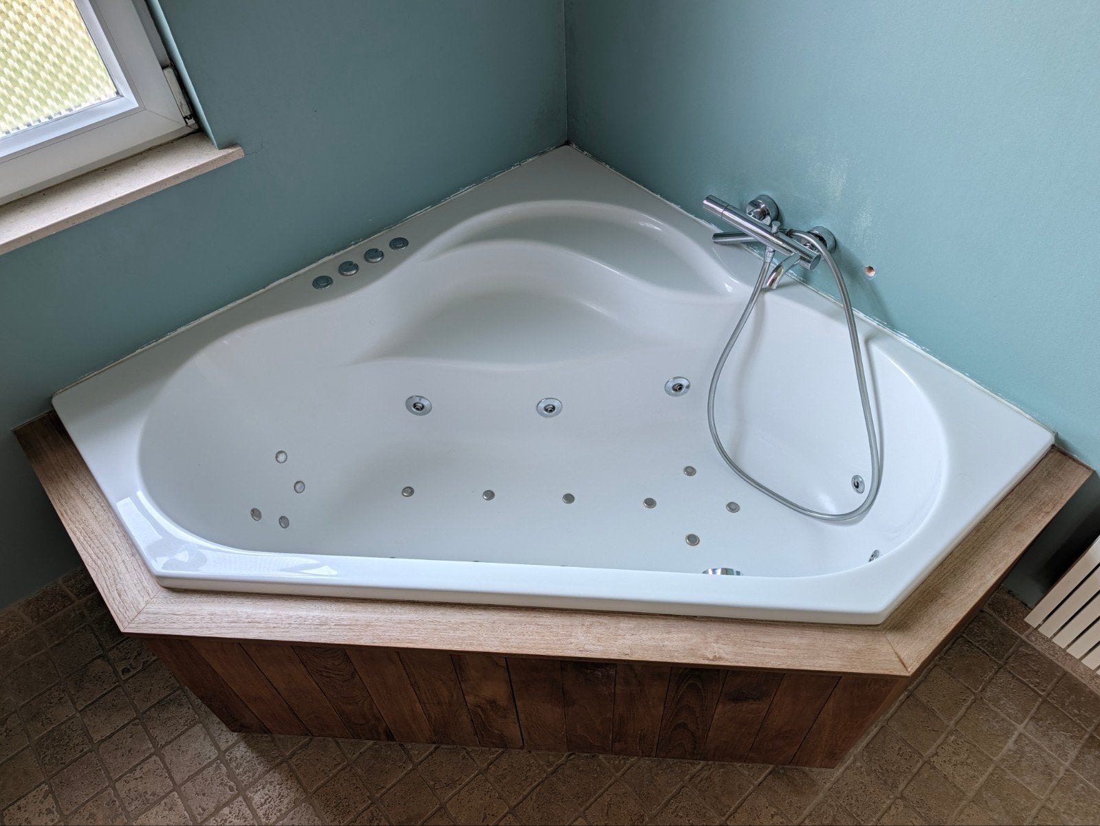 Baignoire d'angle balnéo 148 x148 avec jets eau et air, Enlèvement