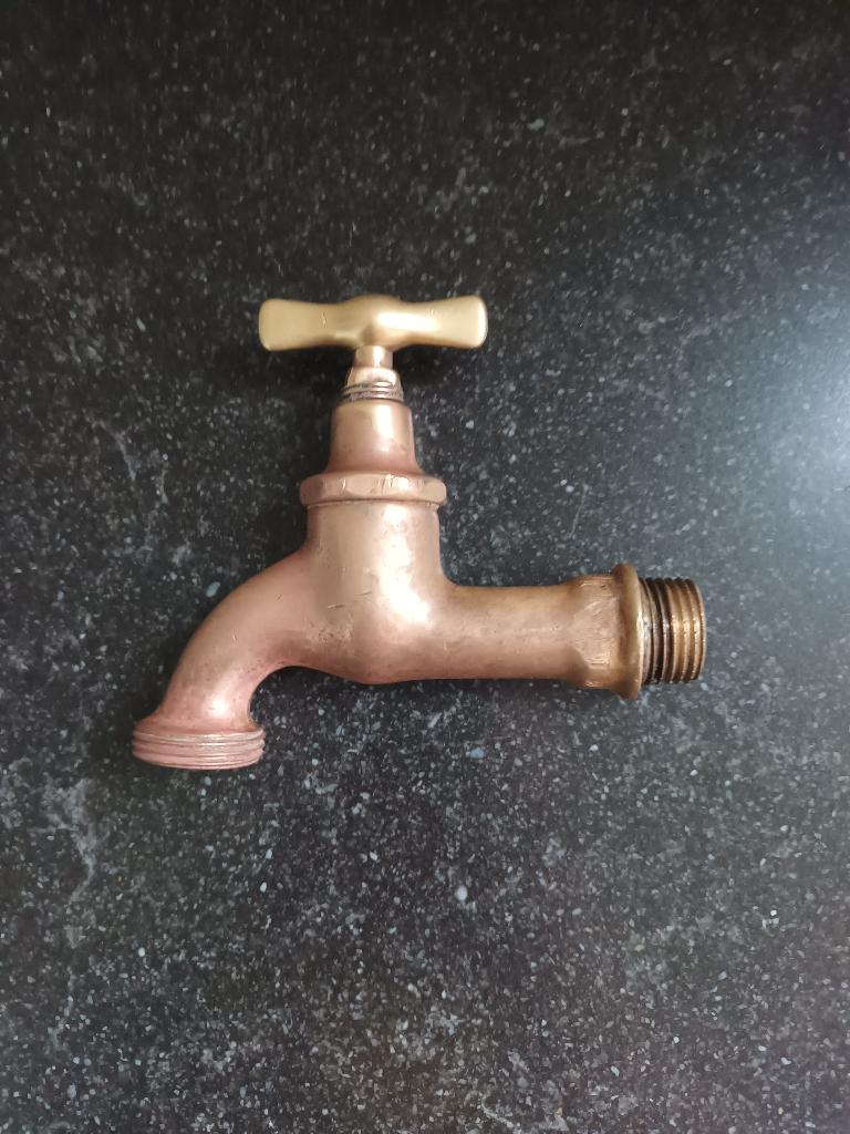 Originele messing buitenkraan/dubbele dienstkraan, Doe-het-zelf en Bouw, Ophalen, Overige materialen, Gebruikt, Overige typen