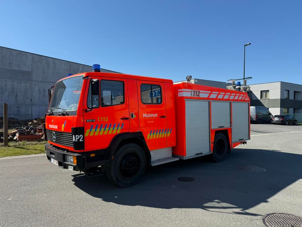 Brandweerwagen Mercedes 1124 , Automaat , 1996 , 24.000 KM, Automaat, Achterwielaandrijving, Zwart, Bedrijf