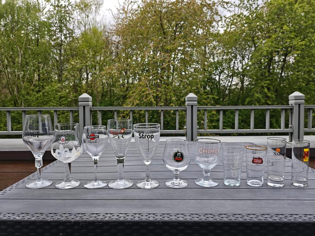 Diverse bierglazen en longdrinks, Enlèvement