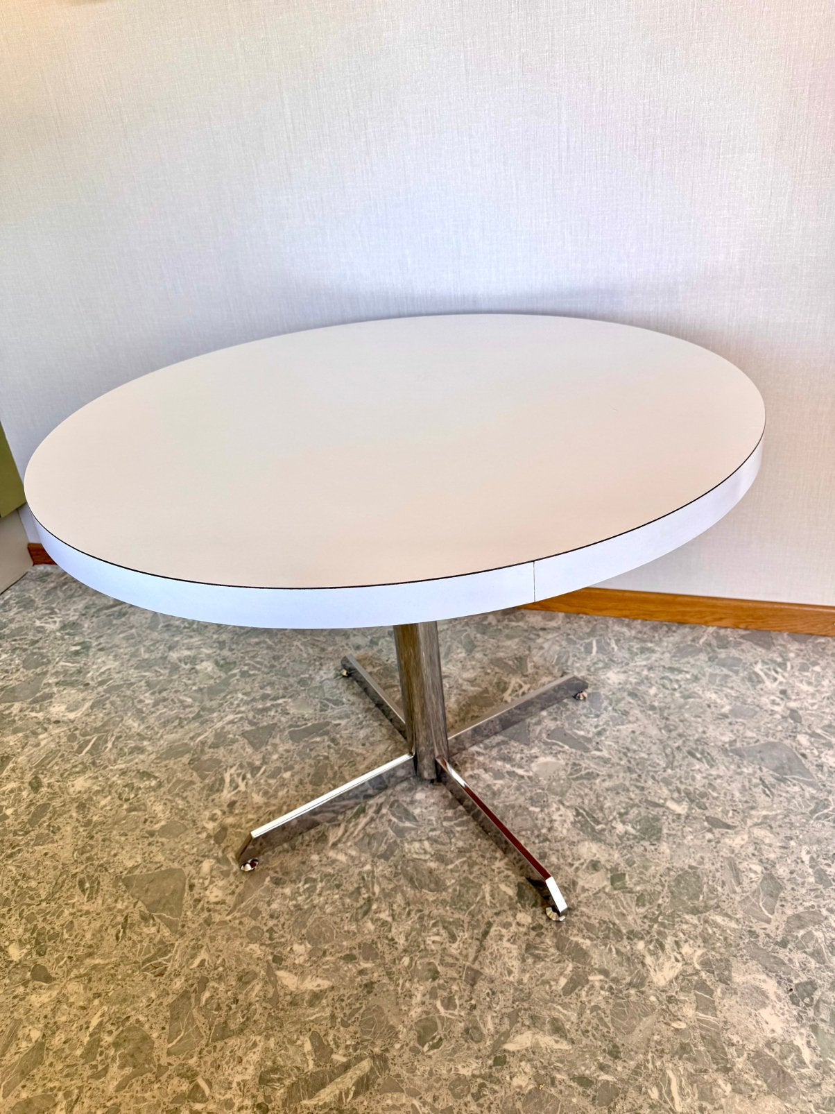 Ronde pelikaan tafel, Ophalen, Gebruikt