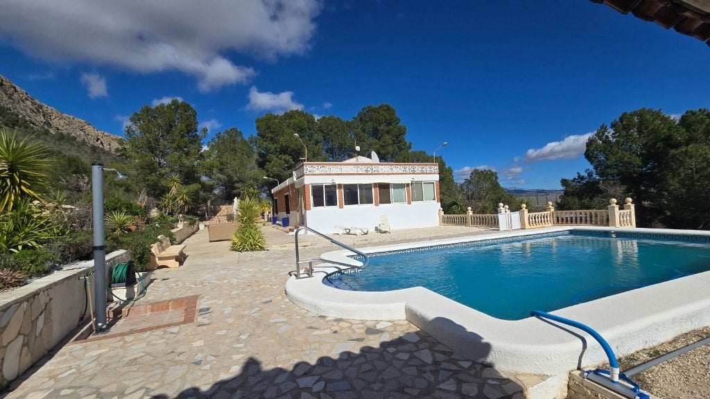 CCP099 - Maison de campagne avec piscine à Sax, Immo, Étranger, Maison d'habitation, Campagne, 183 m², 4 pièces