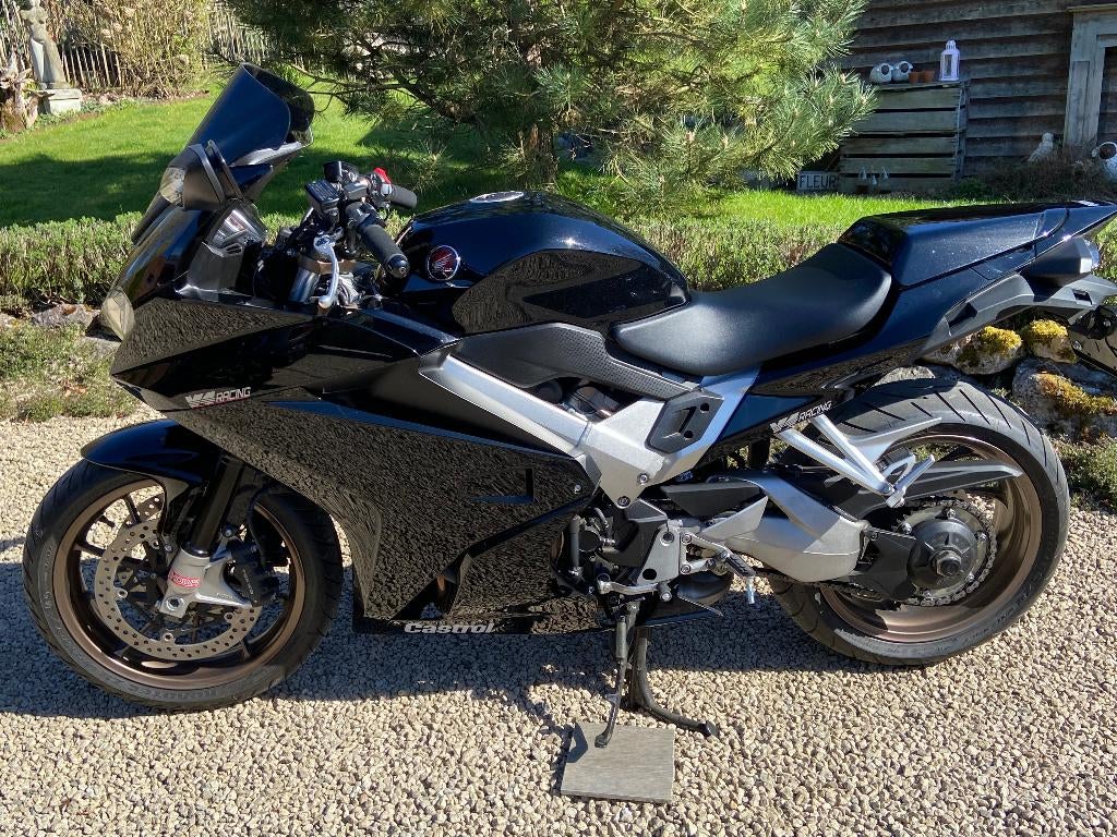 Sportieve Honda Vfr in absolute nieuwstaat! 2200 km!!, Motoren, Motoren | Honda, Motorrijbewijs A, 800 cc, Handgeschakeld, Handvatverwarming
