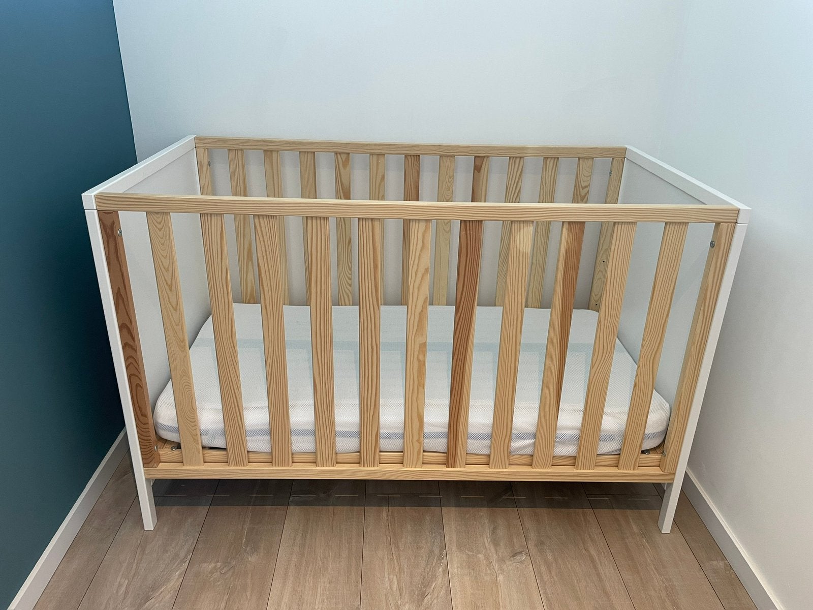 Babybed meegroeibed met aerosleepmatras en aerosleeptopper, Ophalen, Zo goed als nieuw