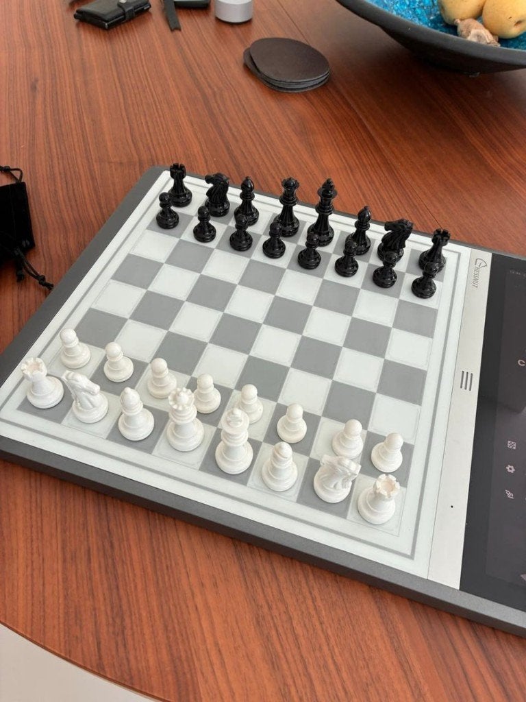 Échiquier électronique Chessnut Evo AI, 1 ou 2 joueurs, Enlèvement ou Envoi, Comme neuf, Chessnut Evo