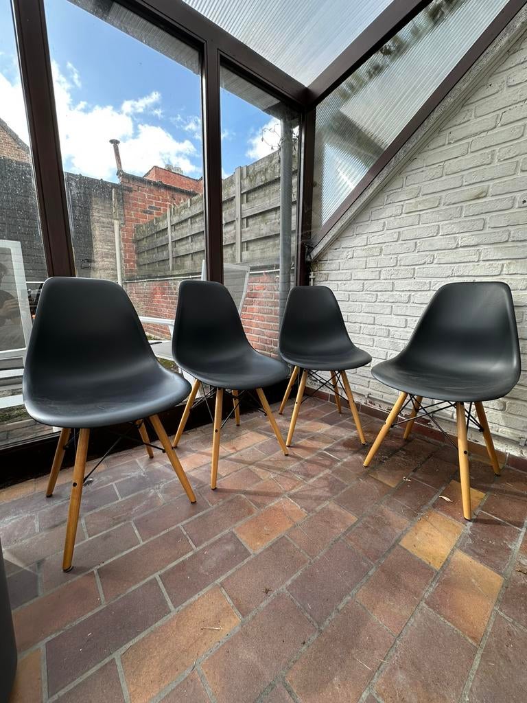 Eames DSW, Huis en Inrichting, Ophalen, Zo goed als nieuw
