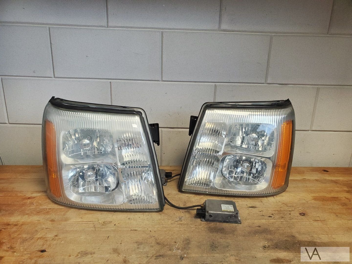 Cadillac Escalade 2002 - 2007 koplamp rechts XENON €350, Cadillac, -, Utilisé, -