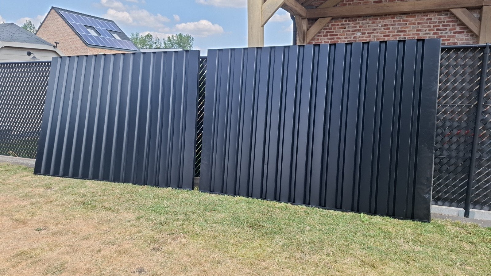 Zwarte metalen container platen, Ophalen