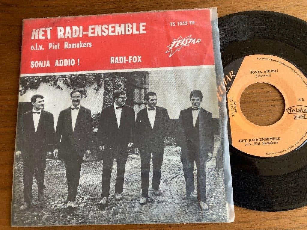 Het Radi-Ensemble – Sonja Addio!, 7 inch, Ophalen of Verzenden, Beschermende buitenhoes, Nederlandstalig