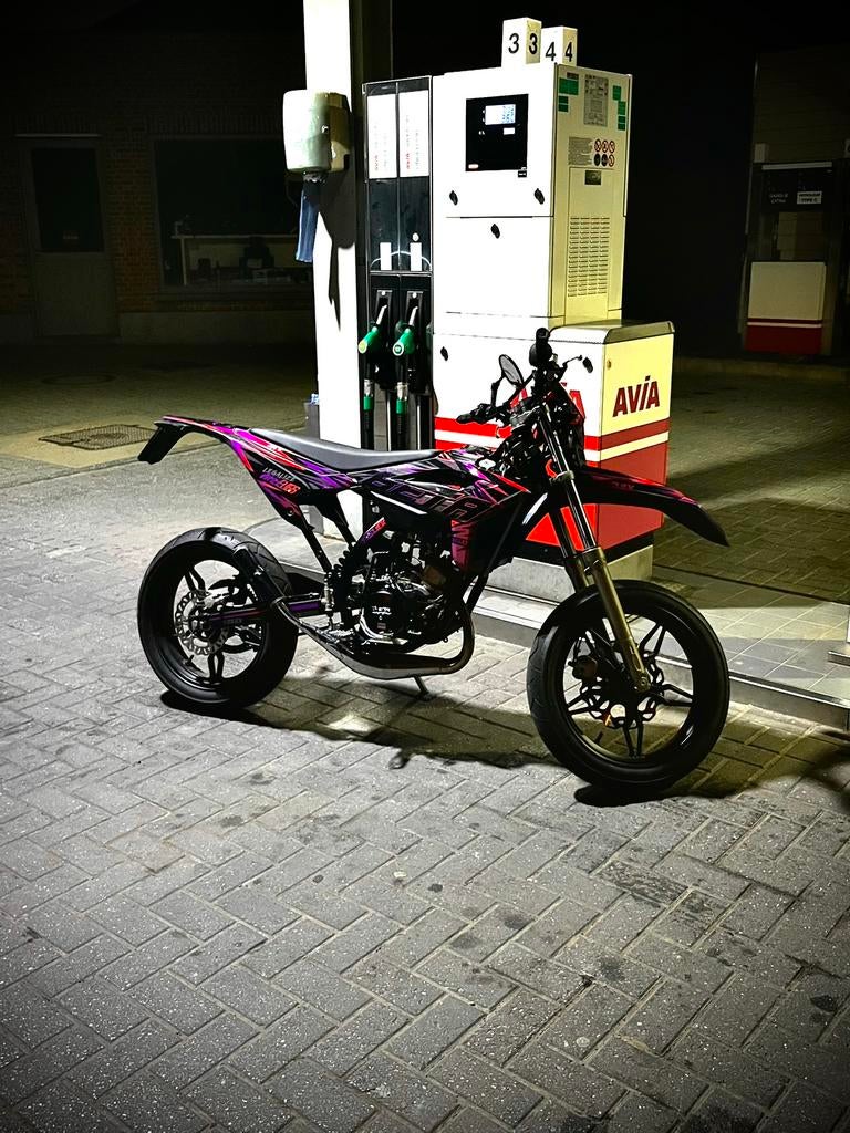 Beta rr 50 motard special edition (2025), Fietsen en Brommers, 6 versnellingen, Zo goed als nieuw, 50 cc, Ophalen