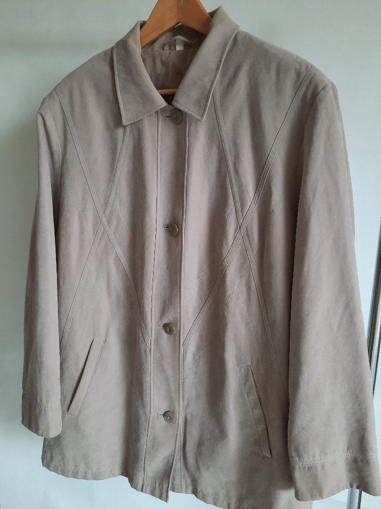 rechte jas Herfst- Lente / klassiek model / maat 52, Kleding | Dames, Ophalen of Verzenden, Zo goed als nieuw, Maat 46/48 (XL) of groter