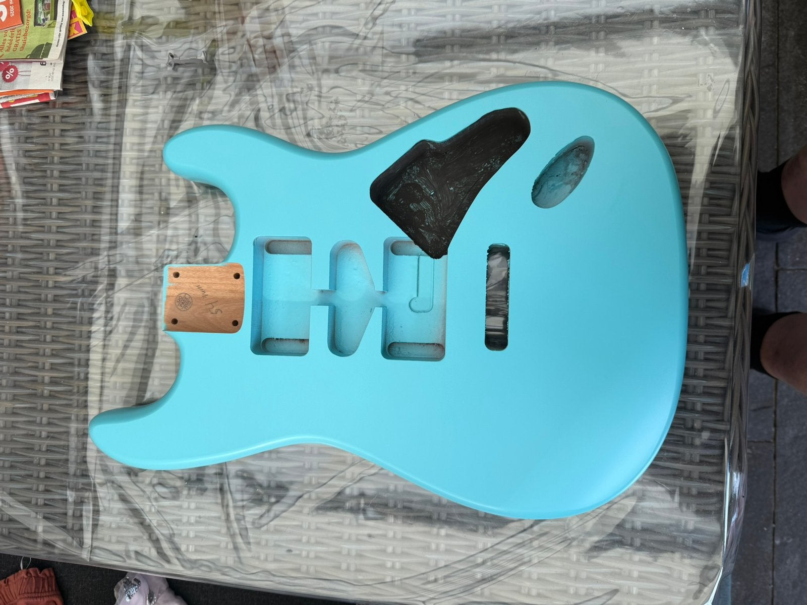 Stratocaster Tiffany Blue HsH body B stock lees ! Wenf, Musique & Instruments, Envoi
