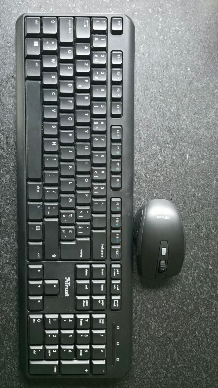 Trust toetsenbord muis combo, Computers en Software, Ophalen, Gebruikt, Draadloze ontvanger, Azerty