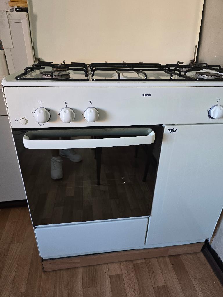 gasfornuis zanussi, Ophalen, 60 cm of meer, 4 kookzones, Zo goed als nieuw