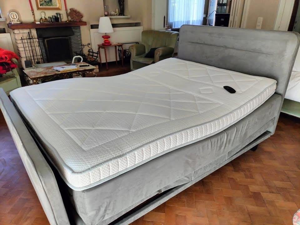 Lit boxspring électrique 140x200 - État Neuf, Maison & Meubles, Gris, Enlèvement, 200 cm, Deux personnes