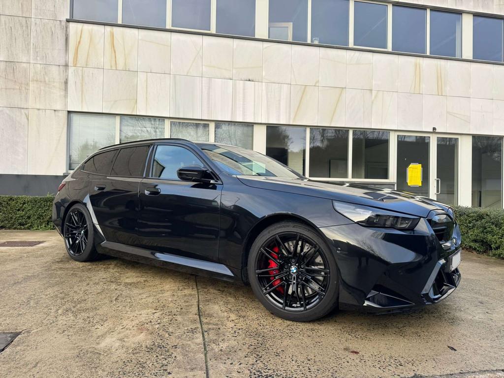 BMW M5 Touring/Pano/B&W/TREKHAAK/COMFORTPACK/FULL BLACK, Automaat, 4395 cc, Zwart, Bedrijf