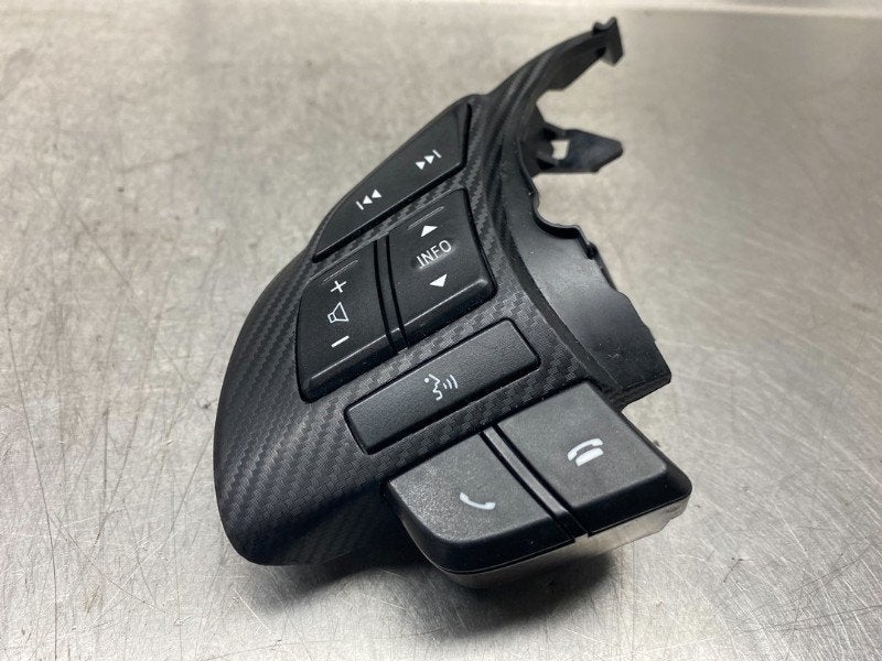 COMMANDE DE RADIO AU VOLANT Mazda CX-5 I (KE,GH), Dhr. M. Roggen, Mazda, Stadsweg 37 37
9917 PV  WIRDUM GR., NL, Utilisé