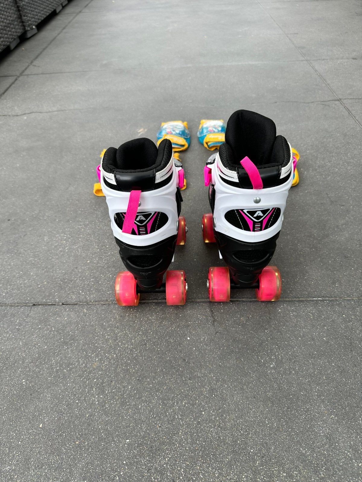 Led rolschaatsen apollo, Sport en Fitness, Ophalen, Zo goed als nieuw, Bescherming