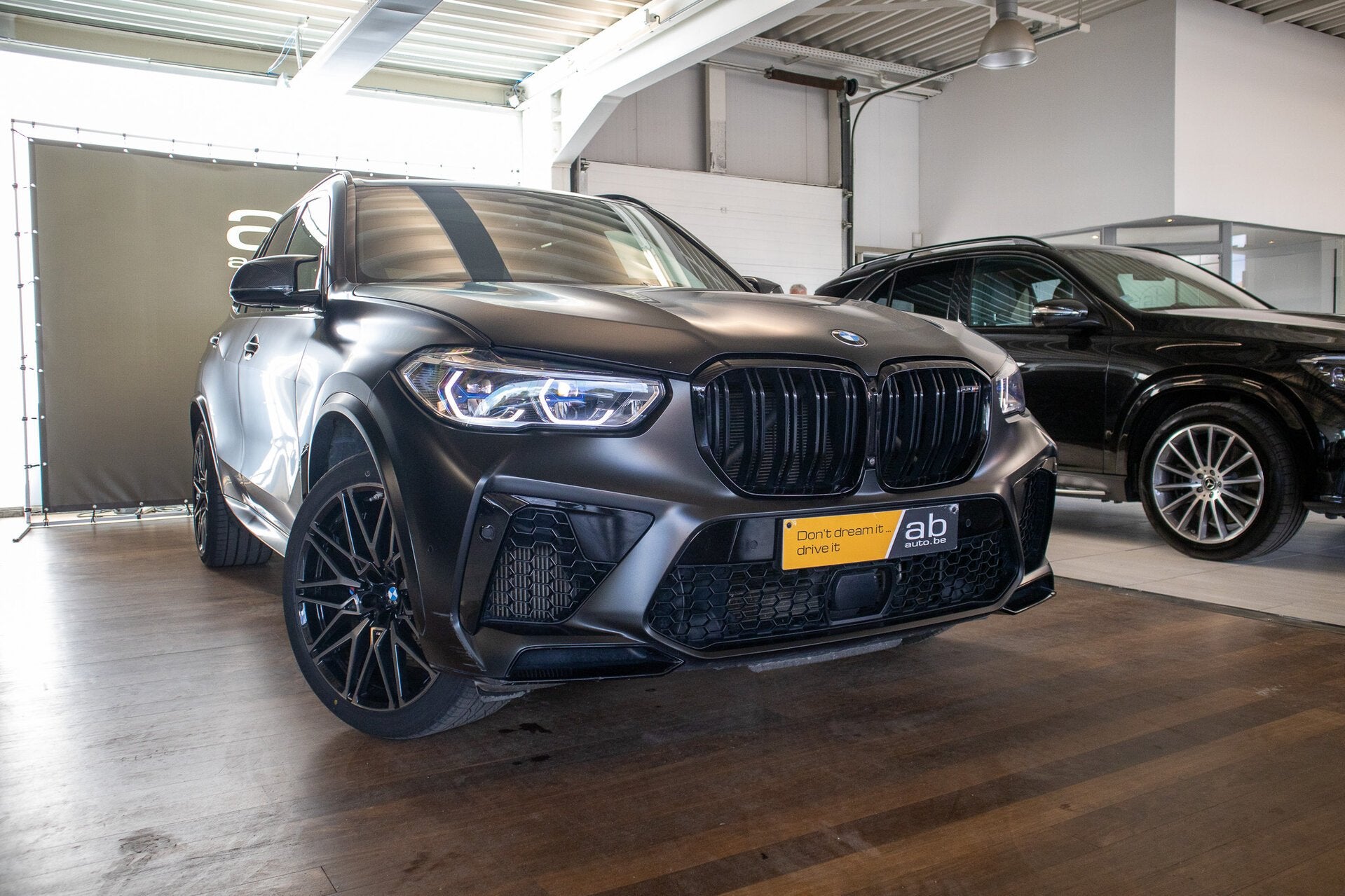 BMW X5 M COMPETITION LICHTE VRACHT, PANO, FROZEN, BOWERS WI, Auto's, Zwart, Bedrijf, 5 deurs, 2 zetels