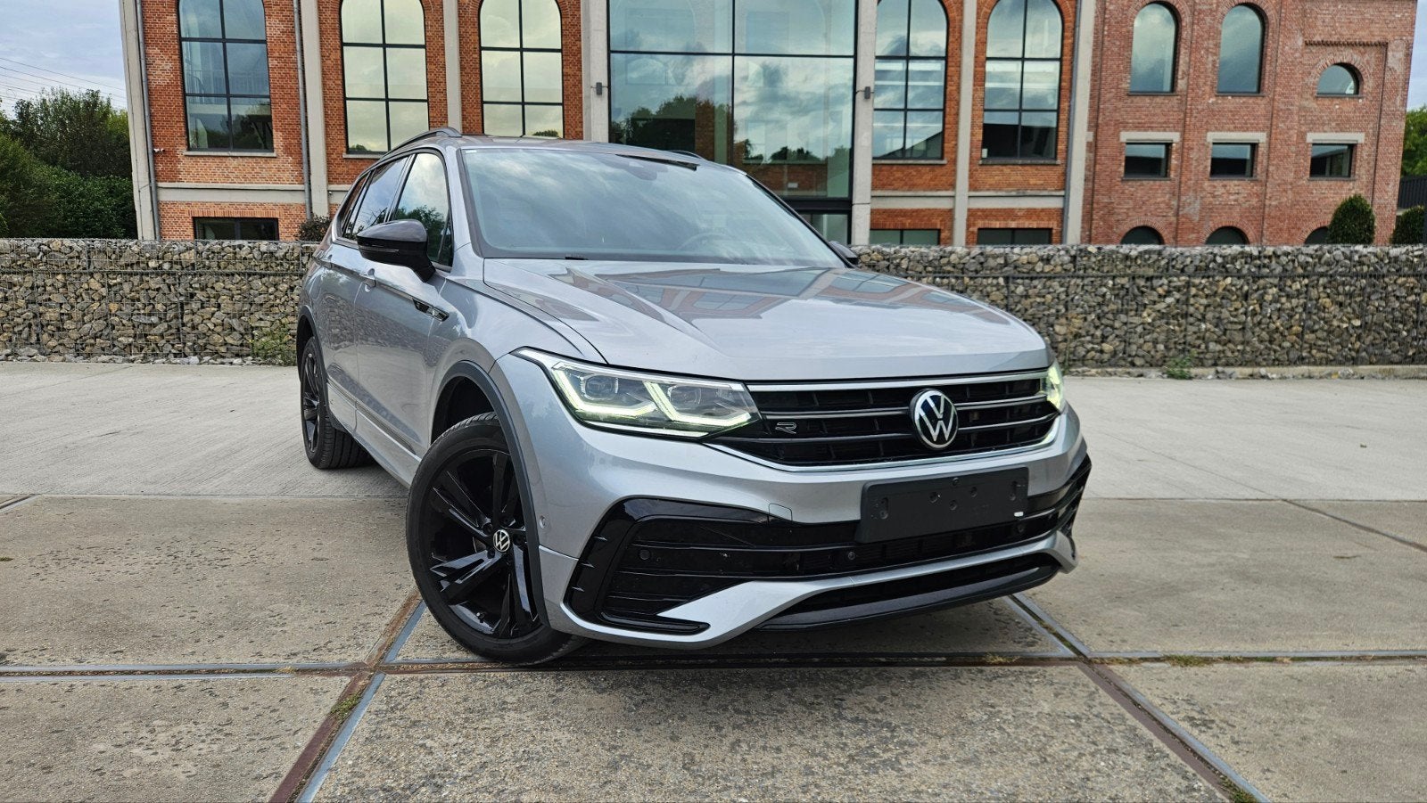 VW Tiguan R-LINE ! /2022/2.0 tdi/1st own/Complet ! 7 PLACES , Autos, Volkswagen, Euro 6, Entreprise, Entretenue par le concessionnaire