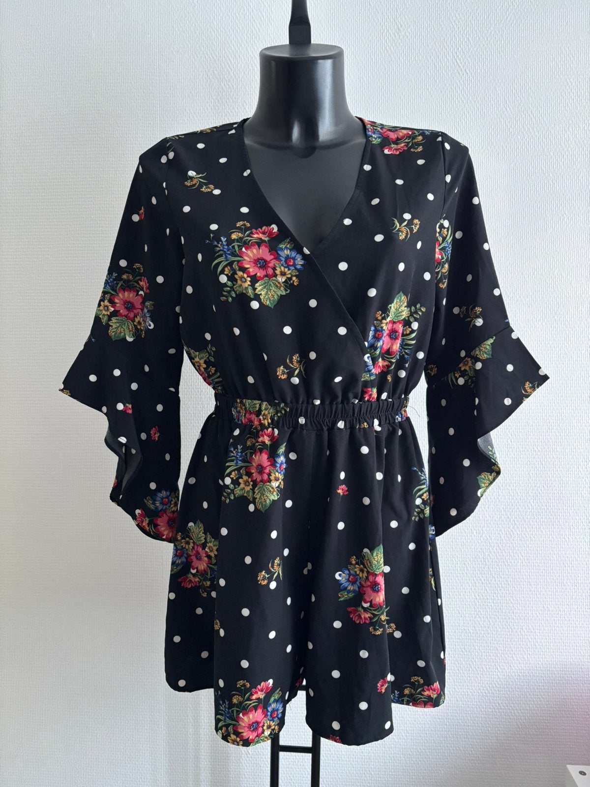 Combishort habillée neuve, Enlèvement ou Envoi, Neuf, Taille 38/40 (M), Noir