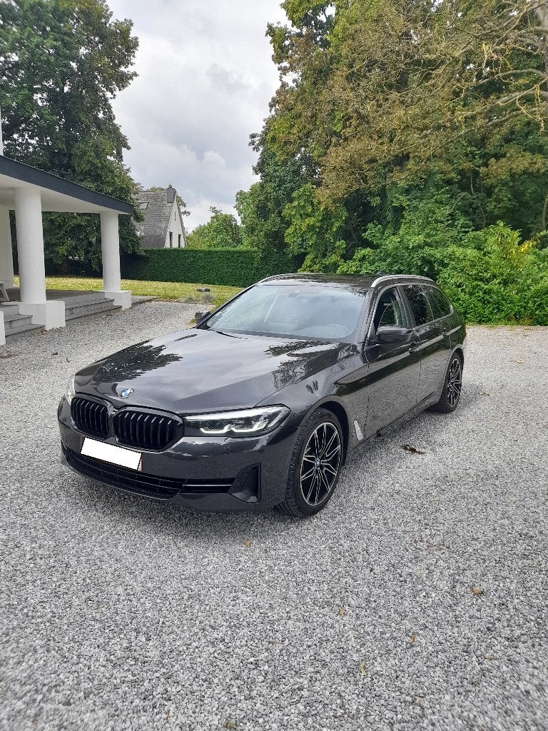 BMW 518d Touring Pack M — Nieuwstaat — 2023 (10/2022), Auto's, Achterwielaandrijving, 1995 cc, 4 cilinders, Zwart