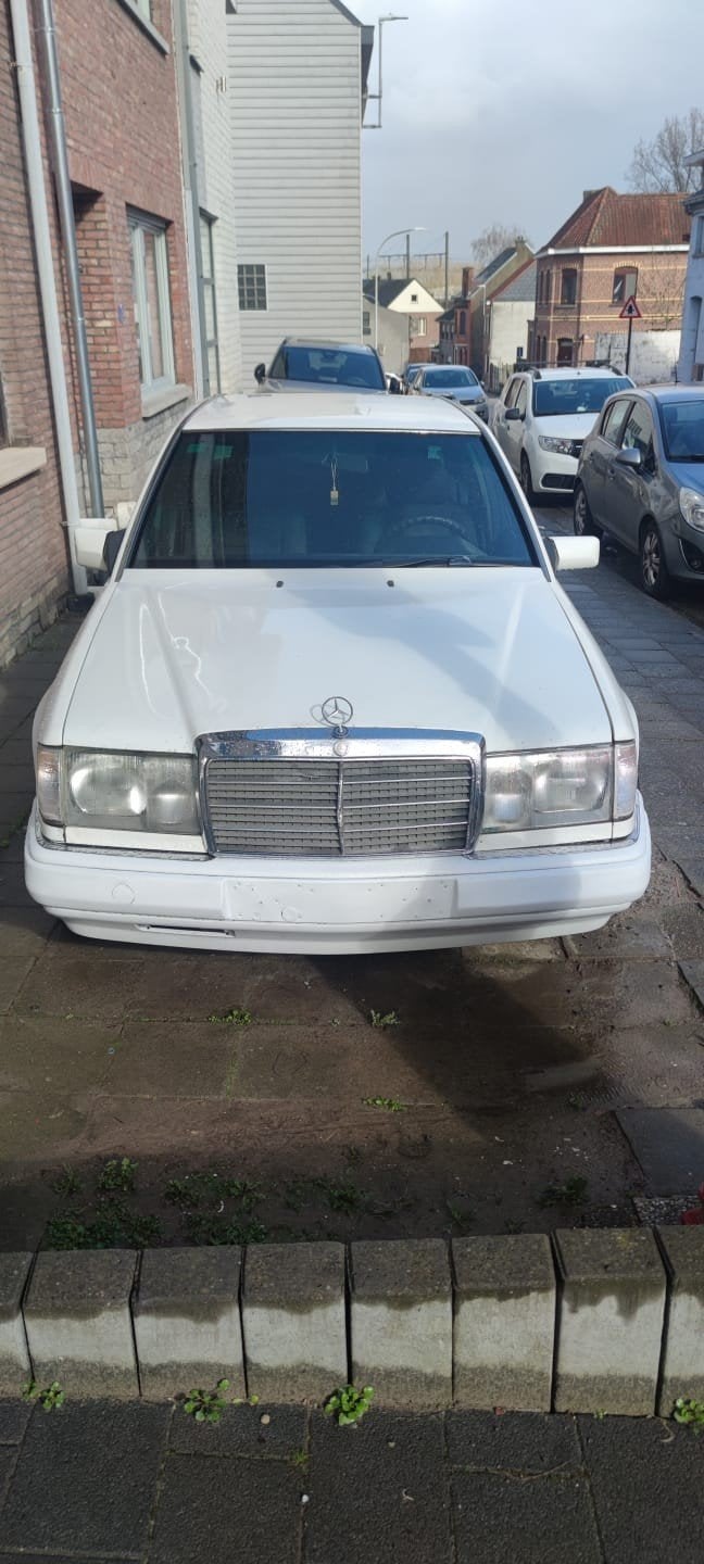 Mercedes oldtimer E300 diesel manuelle, Particulier, Diesel, Te koop