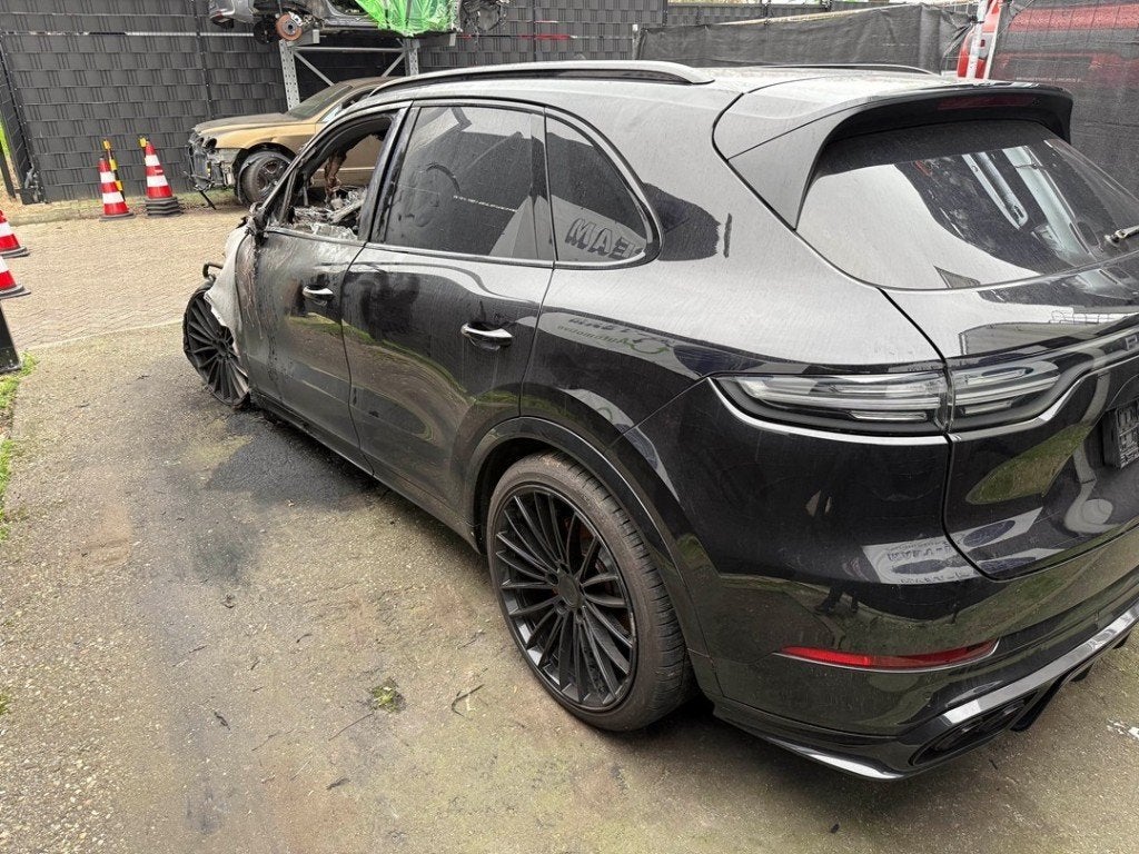 SIERLIJST SPATBORD Porsche Cayenne III (9YA) (|9Y0854731J|), Gebruikt, Porsche Deutschland GmbH, Porscheplatz 1
70435  Stuttgart, DE