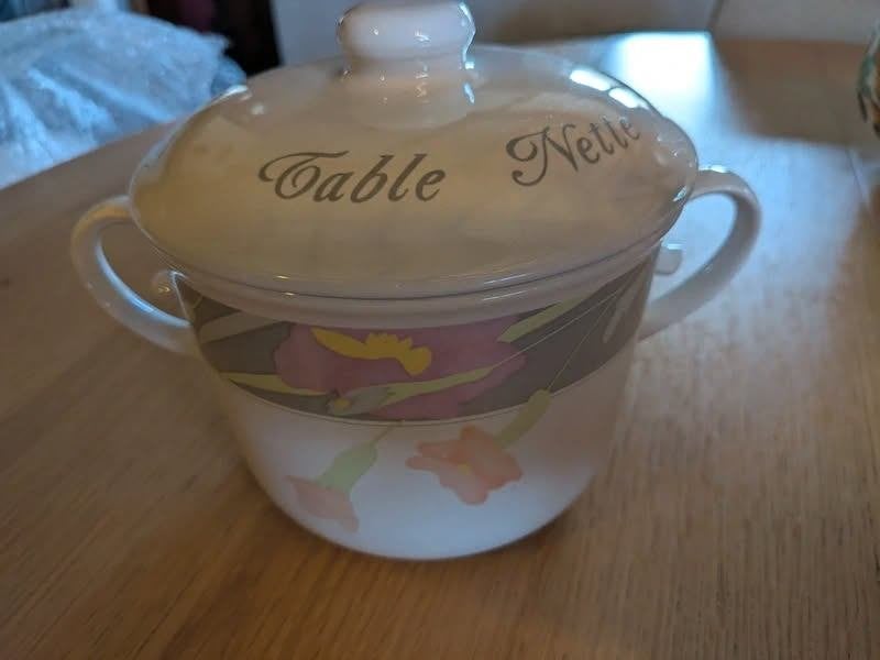 Porseleinen prullenbak voor op tafel. nieuw, Huis en Inrichting, Ophalen, Nieuw, Porselein