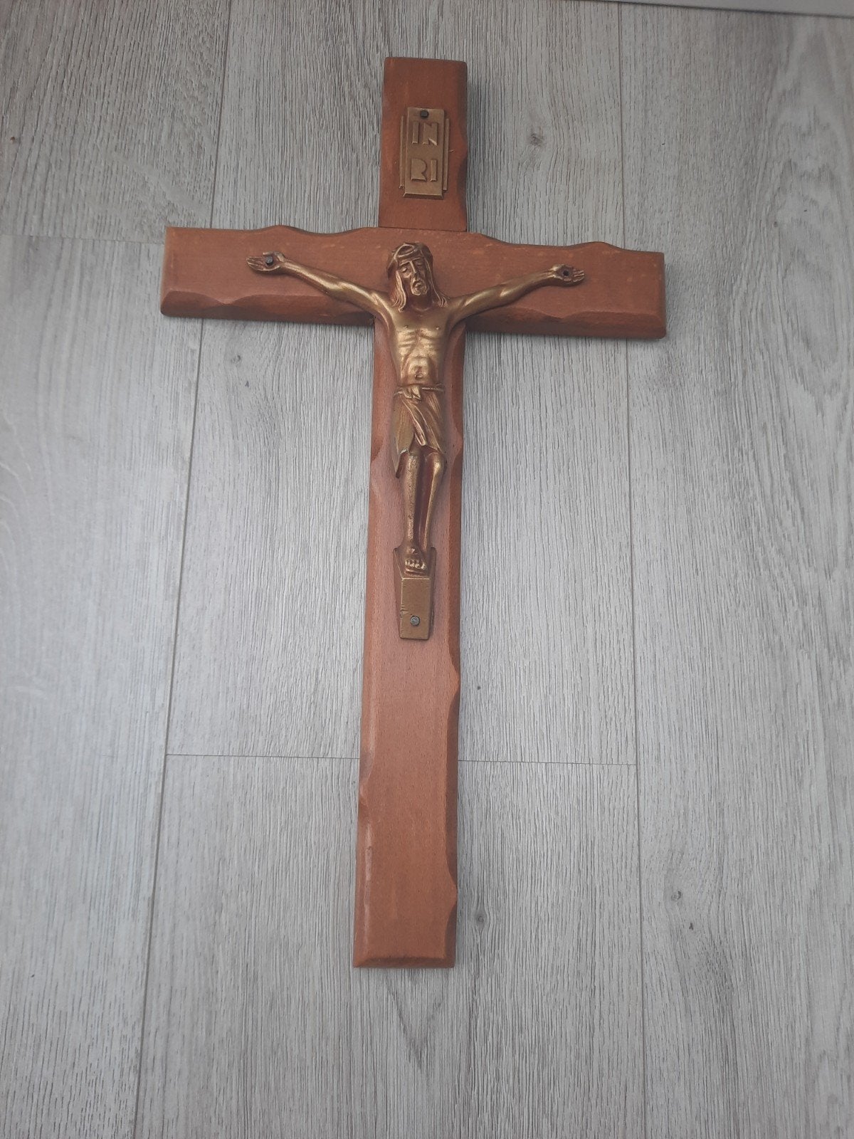 Antiek houten kruisbeeld met INRI-plaatje (40 cm), Antiek en Kunst, Antiek | Religieuze voorwerpen, Ophalen of Verzenden