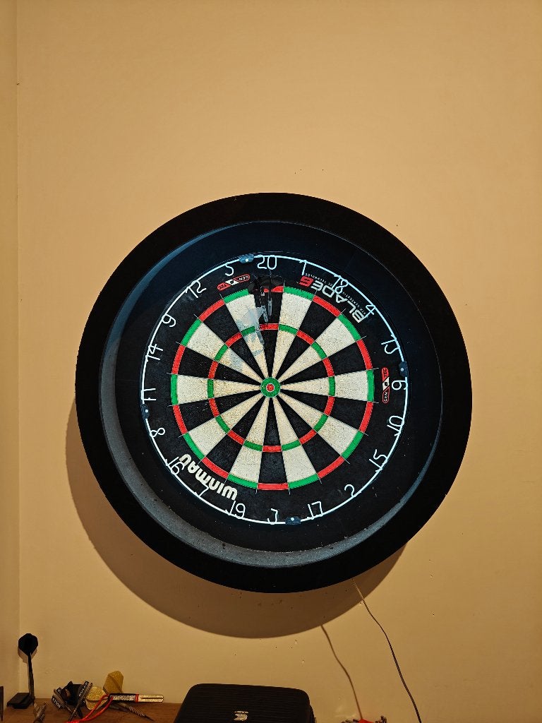 Dartsblok met geluidsdemper en licht, Sport en Fitness, Darts, Ophalen, Gebruikt, Dartbord