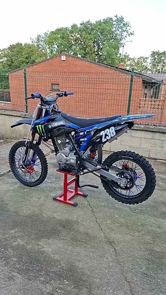 CRZ 150cc, Motos