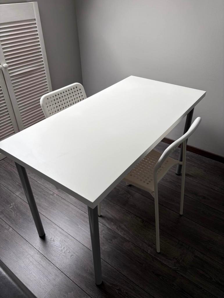 Table avec 2 chaises, Articles professionnels, Autres lieux, Enlèvement, Utilisé, Table