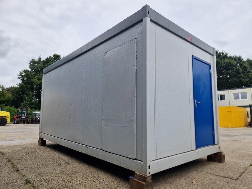 Bloc sanitaire 6x3 mètres - isolé - disponible immédiatement, Enlèvement ou Envoi